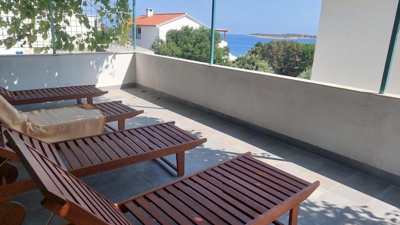 Apartment Slavonia Vis